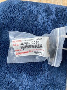 48409-0c030 Toyota Genuine Rear Lower Control Arm Adjust Bolt
